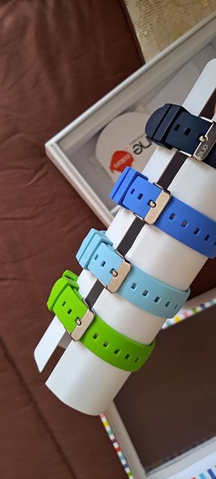 Caixa c/ braceletes relógio one