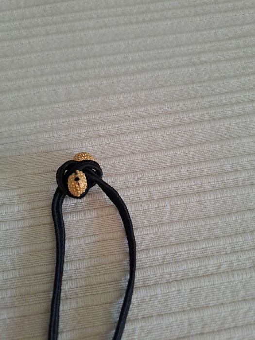 Fio com pendente em vidro