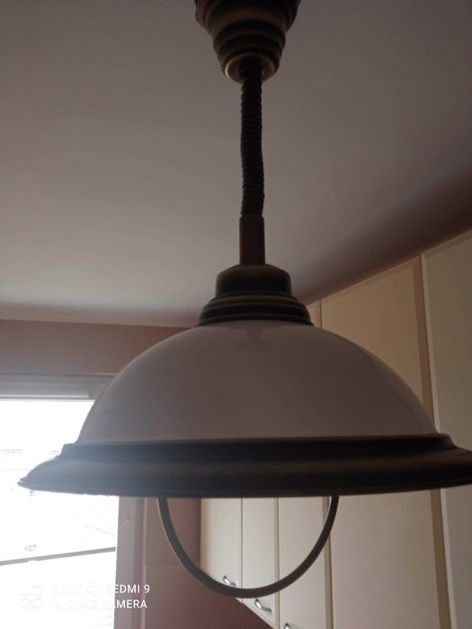 Lampa sufitowa regulowana