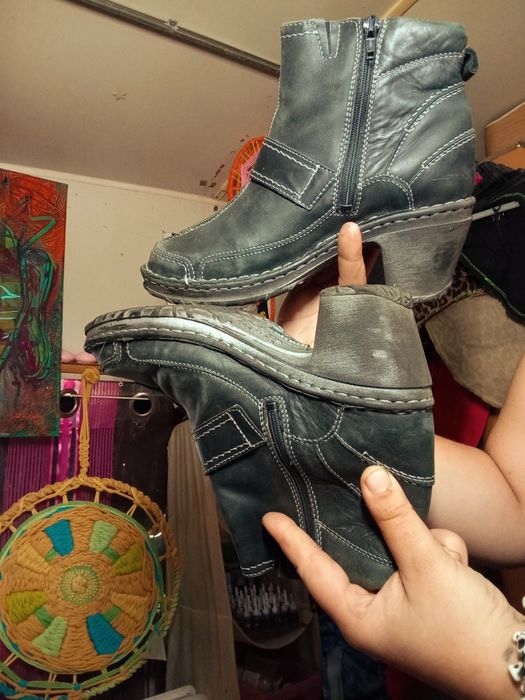 Botins Em couro pretos com salto