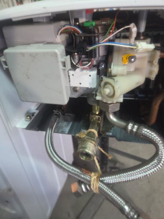 Esquentador vulcano de 10litros .
Acendimento automatico.
Gas natural.