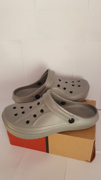Klapki  / crocsy  / chodaki męskie szare uniwersalne w rozmiarze 42