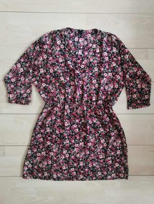 Lekka czarna sukienka w czerwone róże H&M rozmiar 42