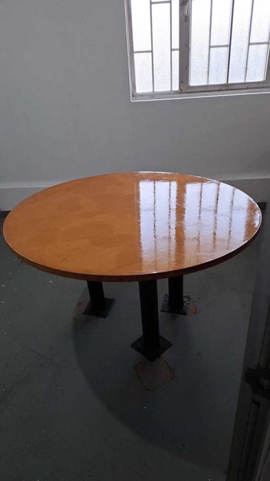 Mesa escritório madeira maciça (cor mel) - 120cm  diâmetro;70cm altura