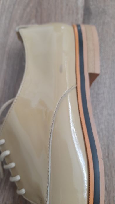 Нові шкіряні туфлі фірми Bata,розмір 39