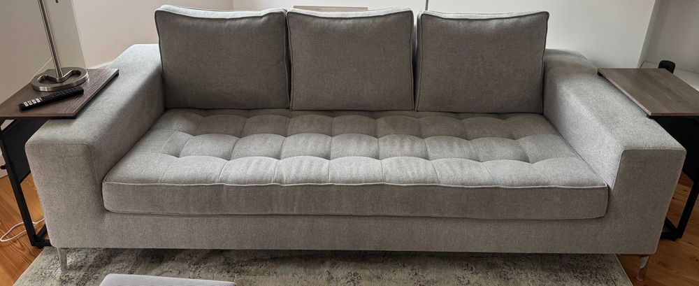 Sofa Barcelona Antarte incluindo tratamento anti-nódoas e duas mesas