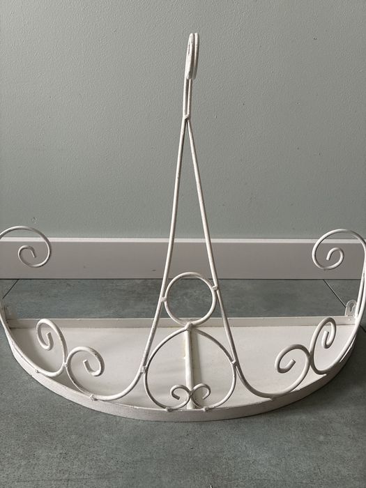Stylowy kwietnik ścienny – półokrągły, metalowy, vintage