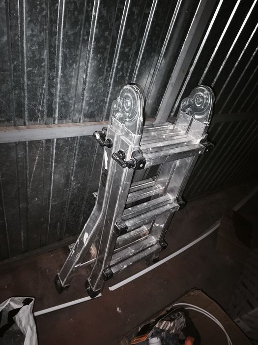Escada de alumínio baby