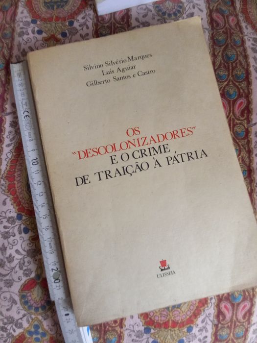 Os Descolonizadores e o Crime de Traição à Pátria