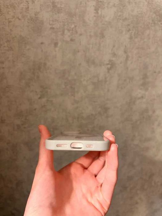 Sprzedam etui Magsafe do IPhone 15
