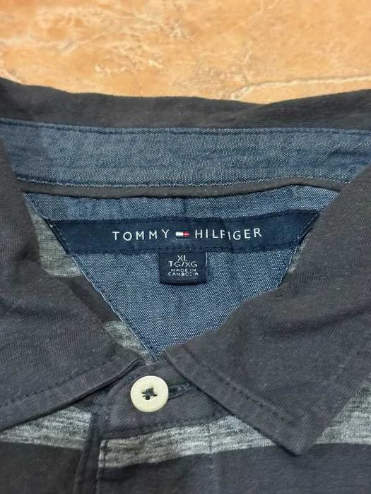 Tommy Hilfige Polo às riscas cinzentas e pretas