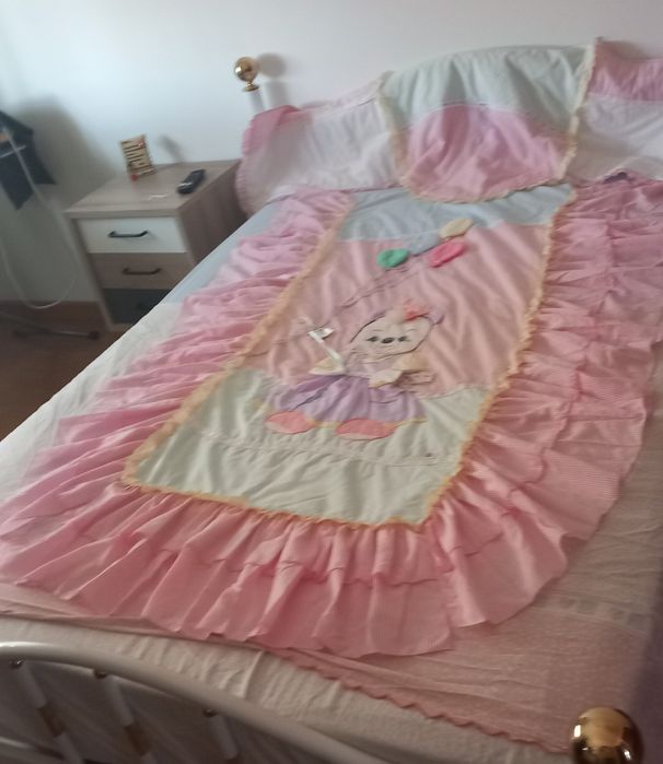COLCHA para CAMA de BEBÉ,CRIANÇA Com bonito padrão. Quarto criança.