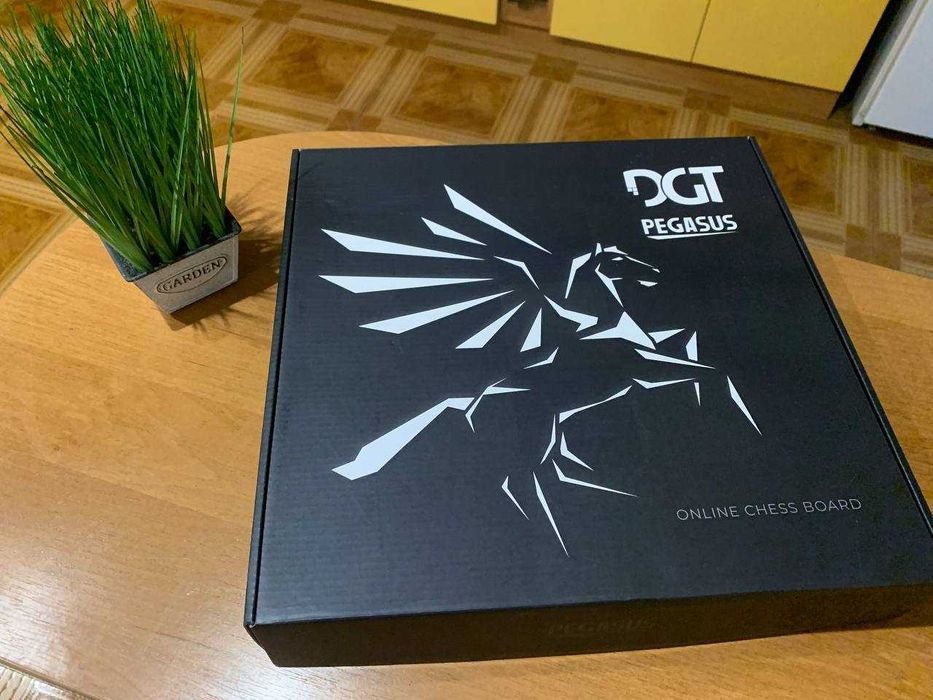 Шахматный компьютер DGT Pegasus, 35см х 35см электронные шахматы