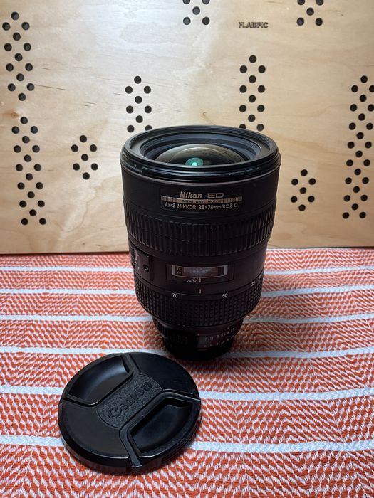 Обʼєктив Nikon 28-70mm