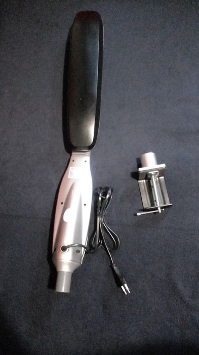 Лампа на гибкой ножке с креплением к столу