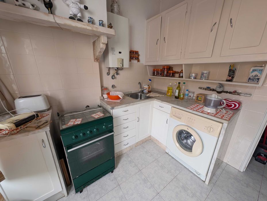 Apartamento T2 em Algés renovado cozinha semi-equipada