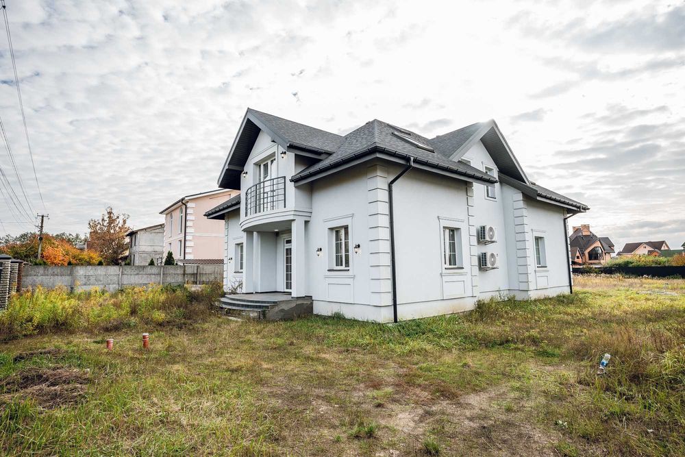 Новий будинок з басейном