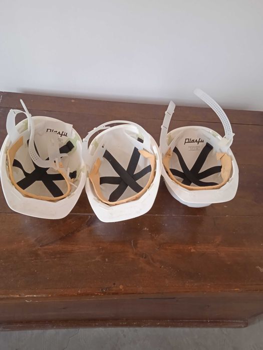 Vendo Capacetes novos para obras