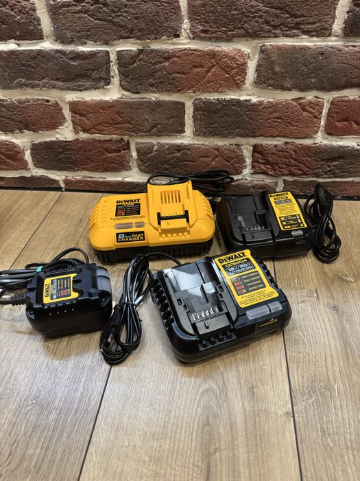 Зарядка DeWalt 220v DCB112(2A), DCB1104(4A), DCB1106(6A), DCB118(8A)
