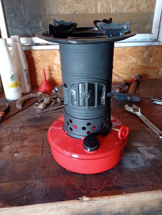 Piecyk na naftę malowany