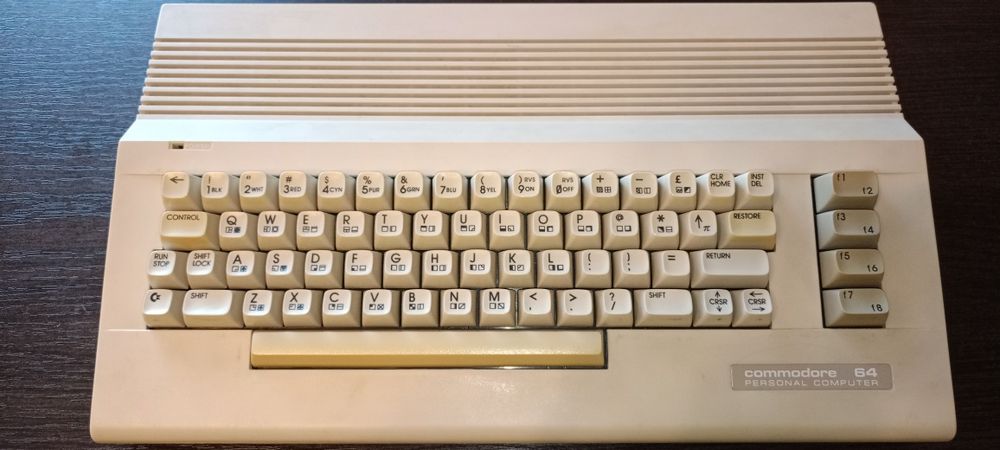 Komputer Commodore c 64. Retro. Komplet.