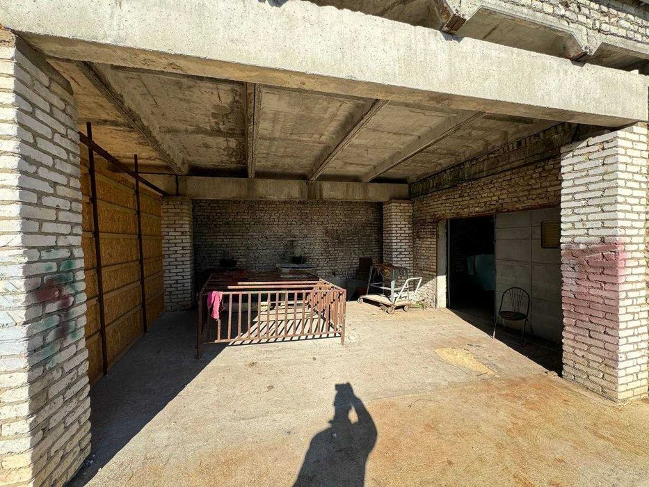 Продається виробничо-складськi примiщення з крупоцехом та обладнанням