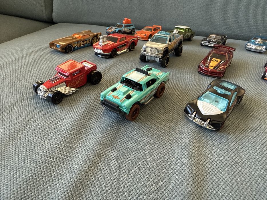 Samochody Hot Wheels - stan bardzo dobry