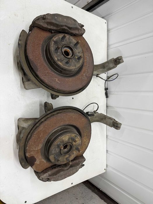 Цапфа передня в зборі Tesla Model X 16-21 цапфа супорт Тесла Ікс 2017