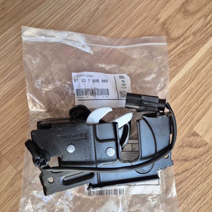 Продам замок капота левая сторон для Мини Купера 3 двери. 51237300569.