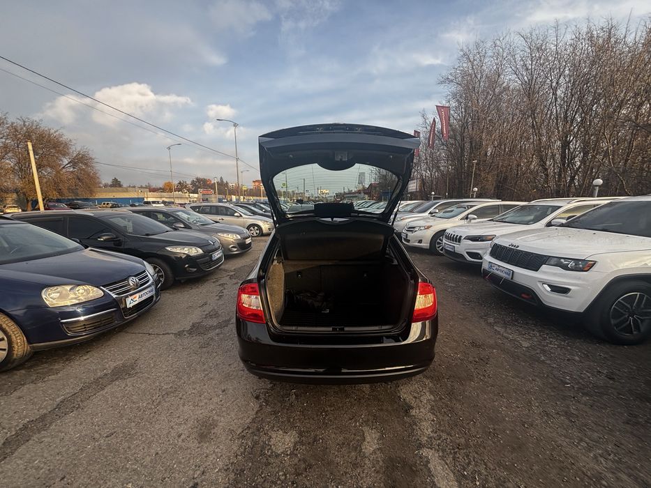 Продам Skoda  Rapid 1.6 Mpi ліфтбек