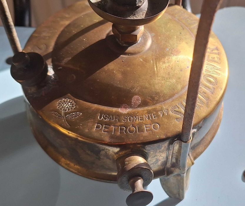 Fogão em latão a petróleo