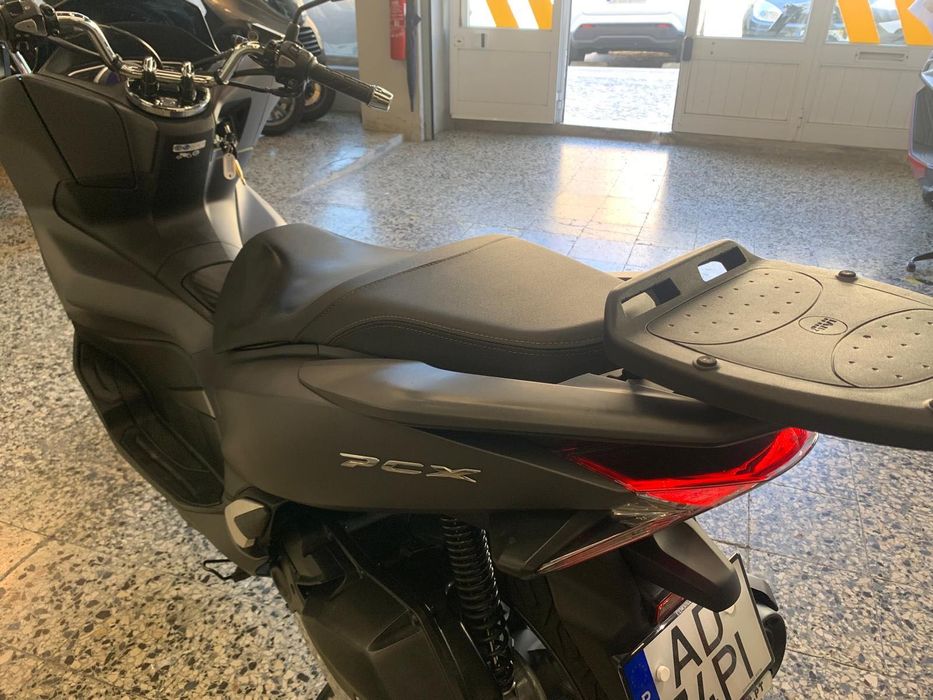 Honda PCX de 2020 em estado Irrepreensível. 12897 Kms Sempre assistida na Honda