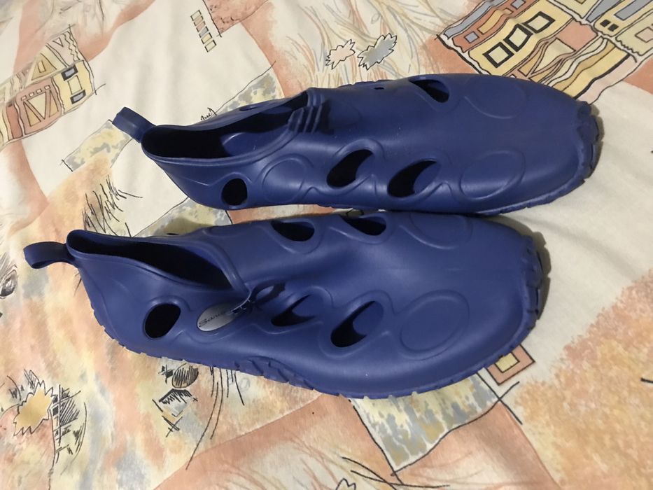 Коралки аквашузи силіконові сині Sanitized р. 38