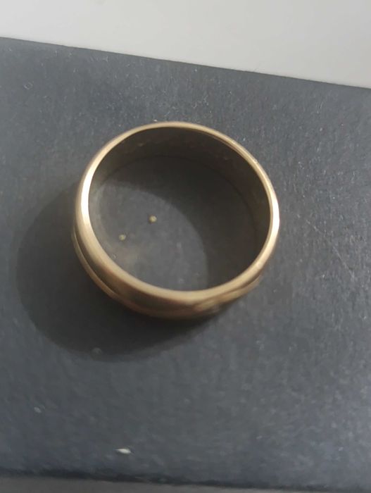 Złota obrączka 585 z małym brylancikiem