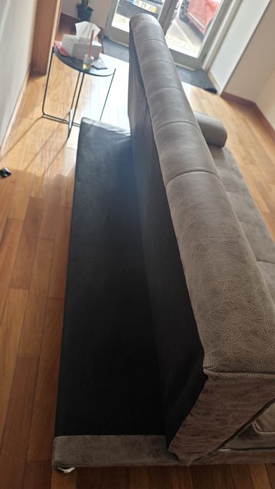 Sofá com possibilidade de abrir e fazer cama copor e meio