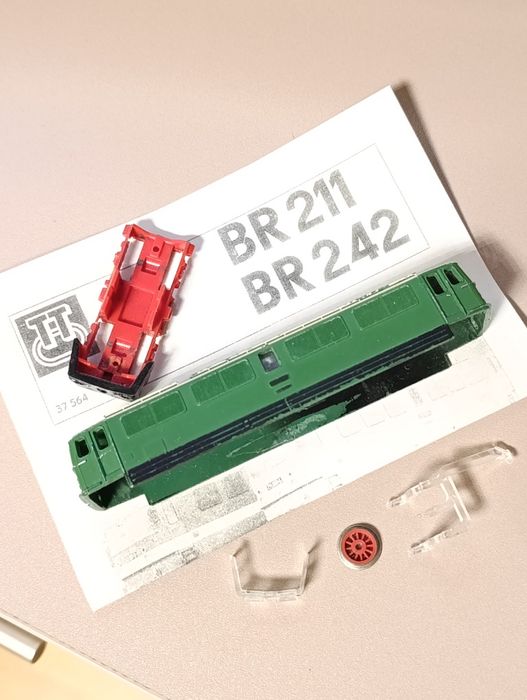 Kolejka TT: części Br242/E42