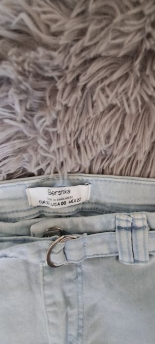 Spodnie rurki firmy Bershka rozm. 32