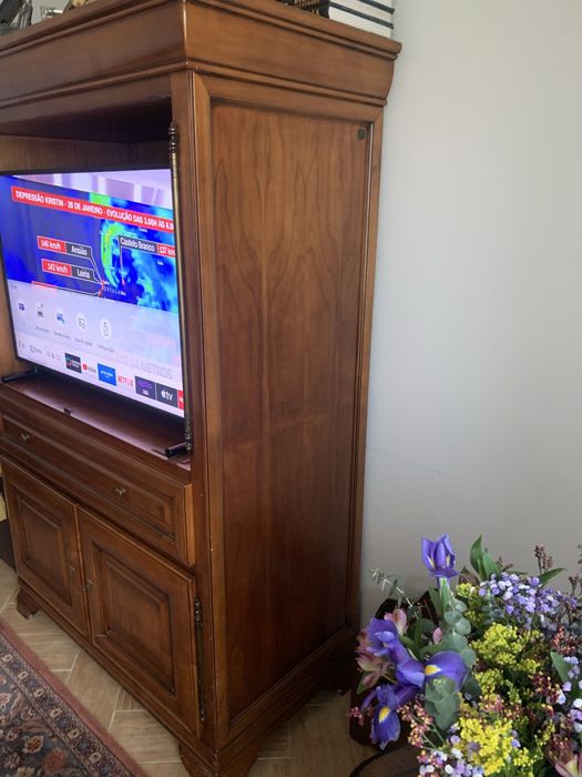 Movel de TV de Madeira Maciça.