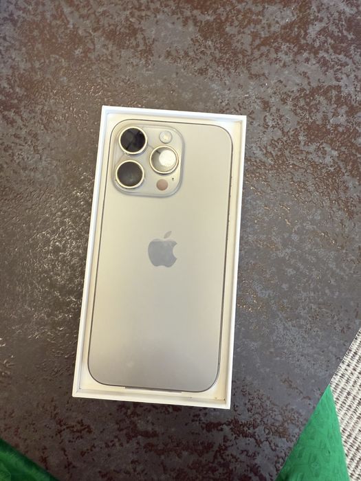 iPhone 15 pro srebrny