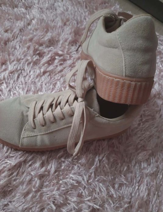 Buty sneakersy r. 38, jak nowe