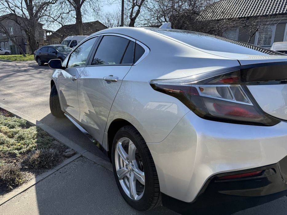 Chevrolet Volt 2 2016г.Plug-in Hybrid до90км на зарядке,до 5л.расход
