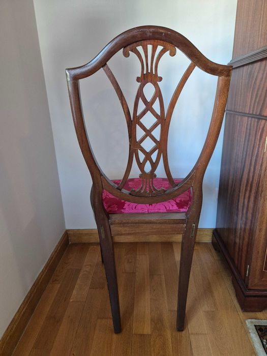 6 Elegantes Cadeiras Estilo D.Maria em Mogno - Assento Estofado
