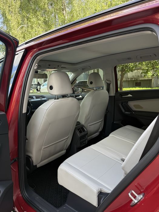 Volkswagen Tiguan Allspace R-Line 2.0 бензин 2018 року