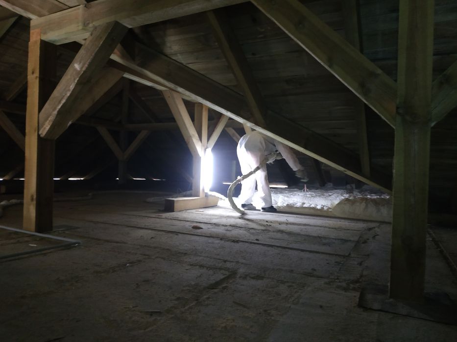 Ocieplanie pianką PUR Dachu i poddasza - Izolacje natryskowe Pianą