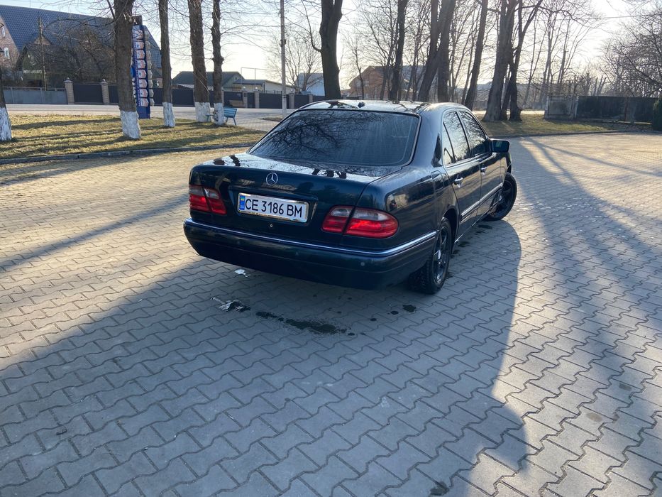 Продам мерседес 210