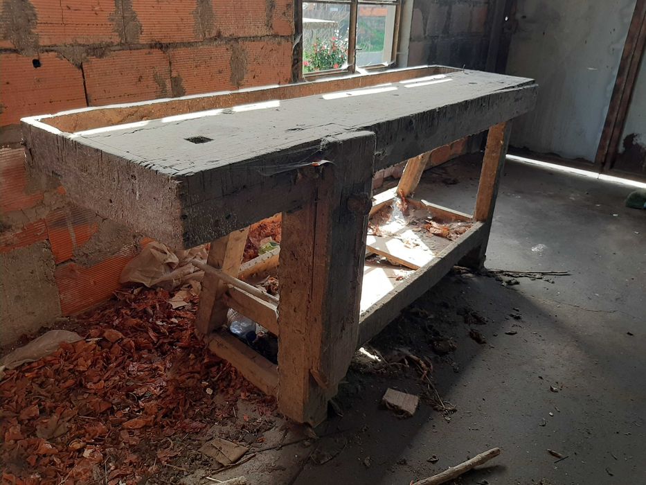 Bancos de Marceneiro com torno de fuso, em madeira. ( Reservado)