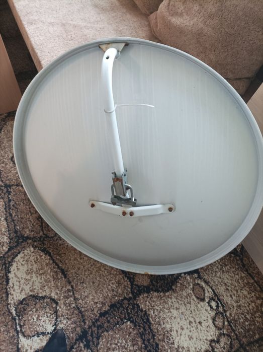 Антена супутникова