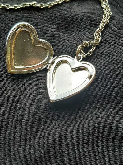 2 Colares "Claire's " + 1 Disney