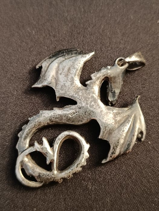 Klasyczny stary srebrny wisiorek srebrny 925,  duży smok , waga 15 g