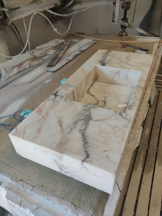 Lavatório em mármore